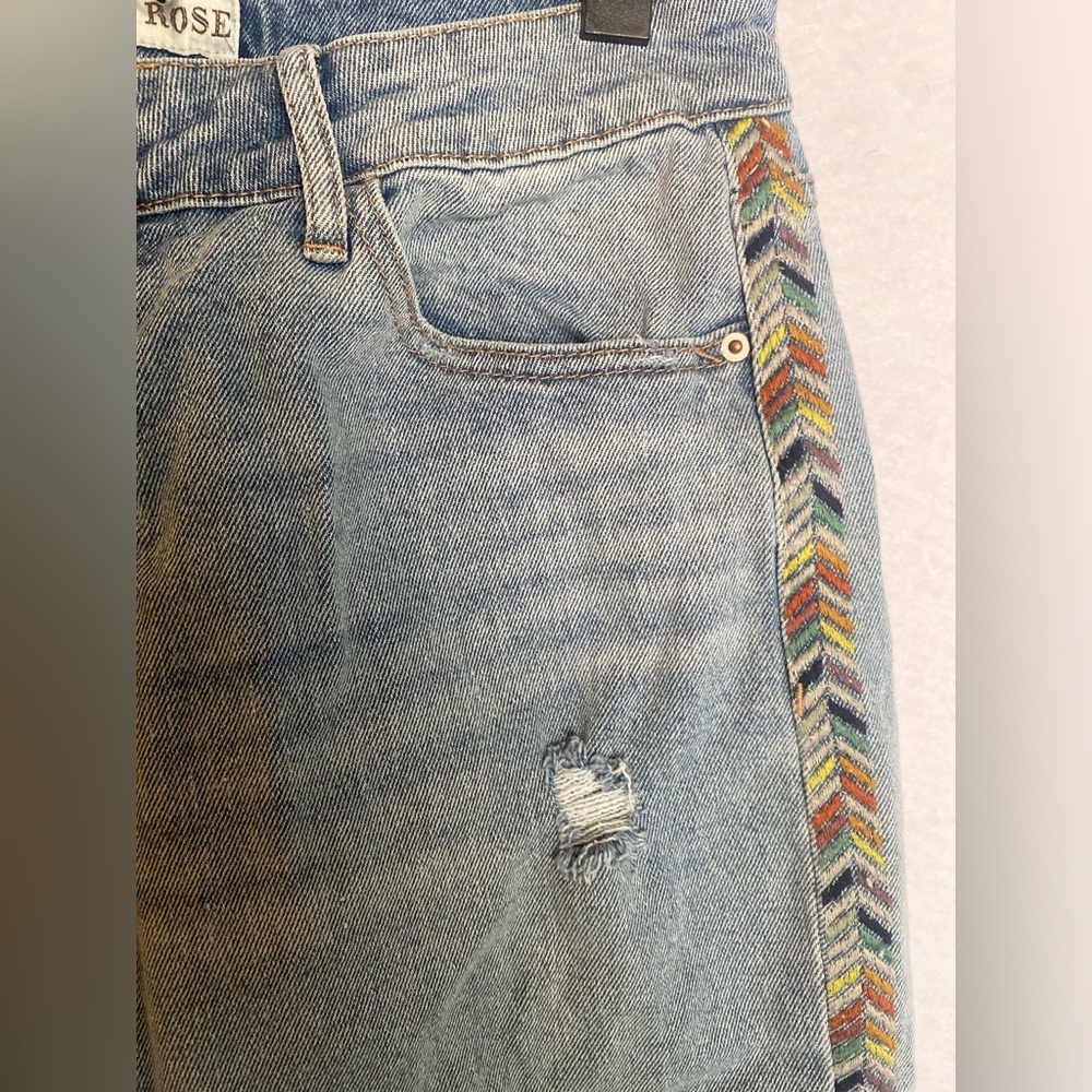 Fall Vibes Mid-Rise Taper Leg Embroidered Stripe Jeans - Knox Rose Light Wash 8